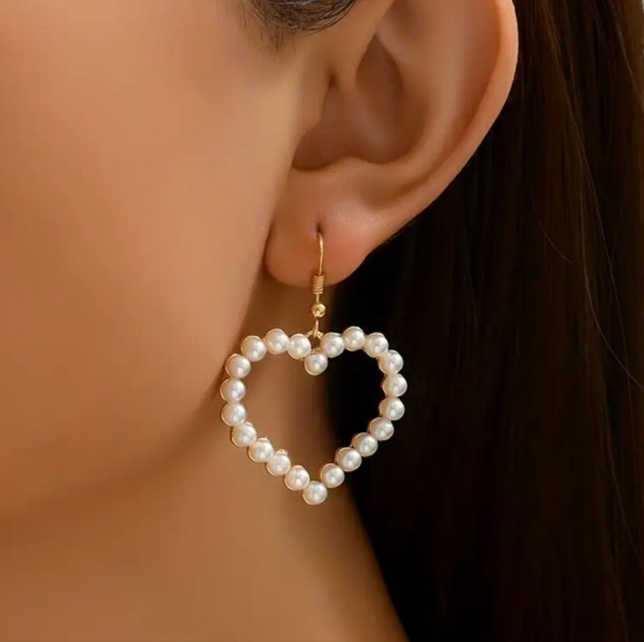 NEW! Elegant Hollow Heart Faux Pearl Earrings - Picture 6 of 6
